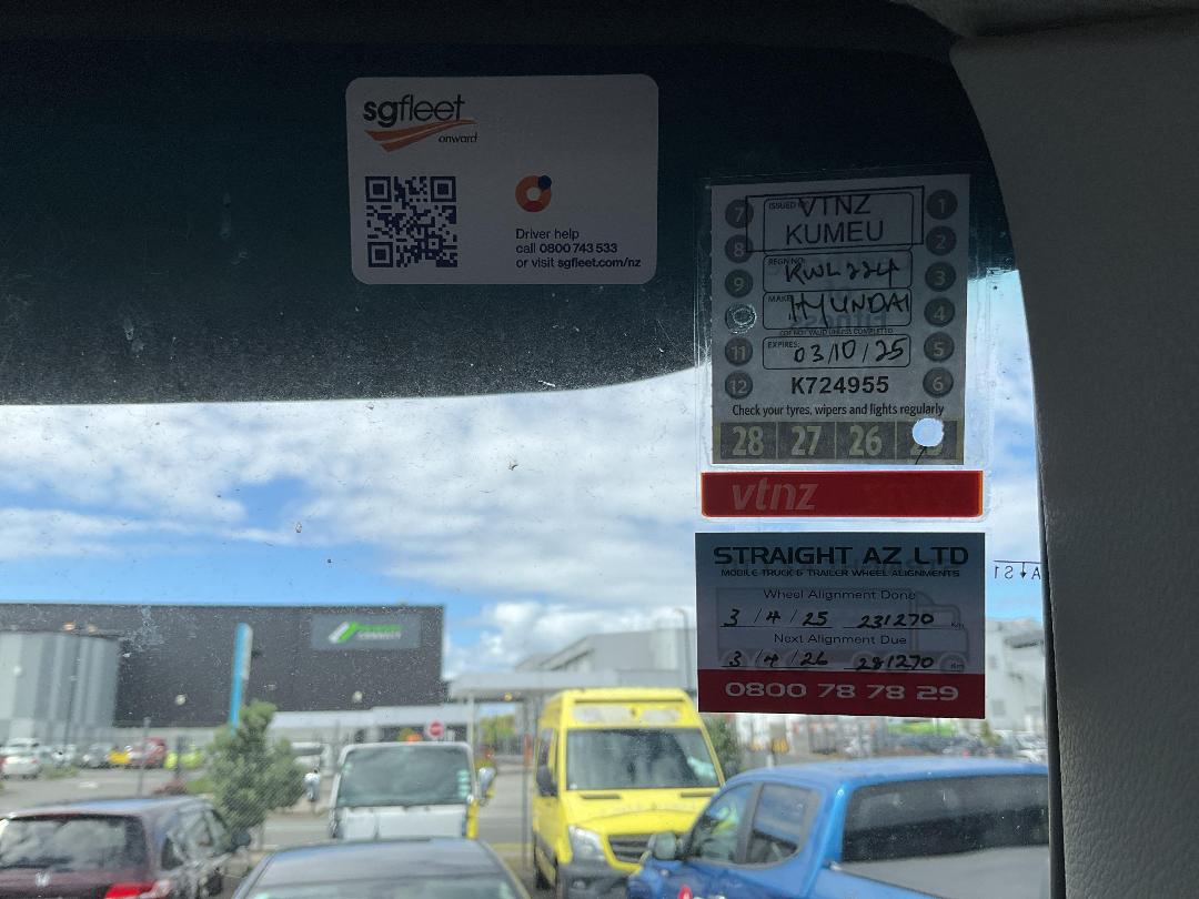 Photo '32' of Hyundai Mighty EX8 Gas Bottle Truck