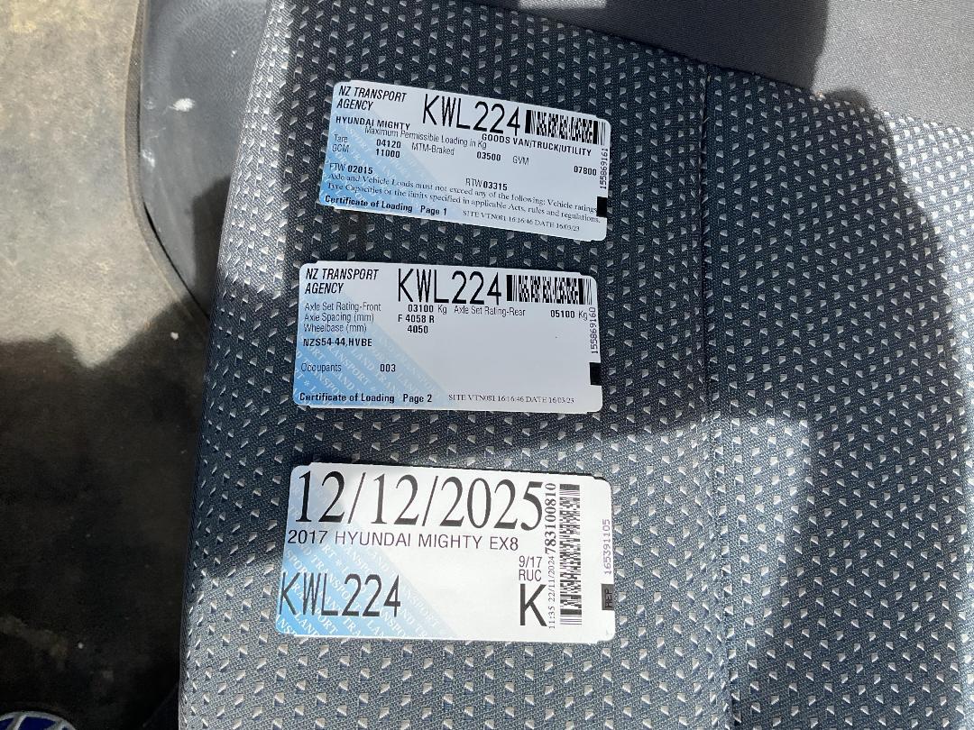 Photo '31' of Hyundai Mighty EX8 Gas Bottle Truck