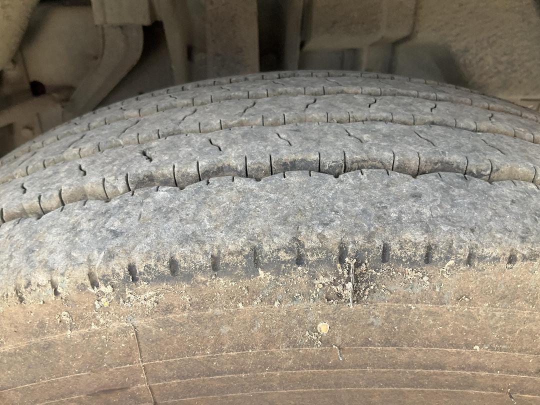 Photo '38' of Hyundai Mighty EX8 Gas Bottle Truck