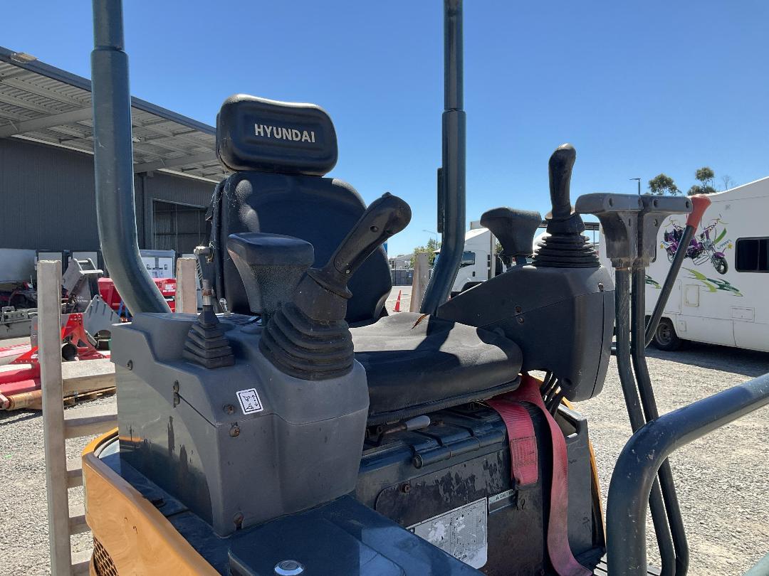 Photo '14' of Hyundai Robex 17Z-9R Excavator