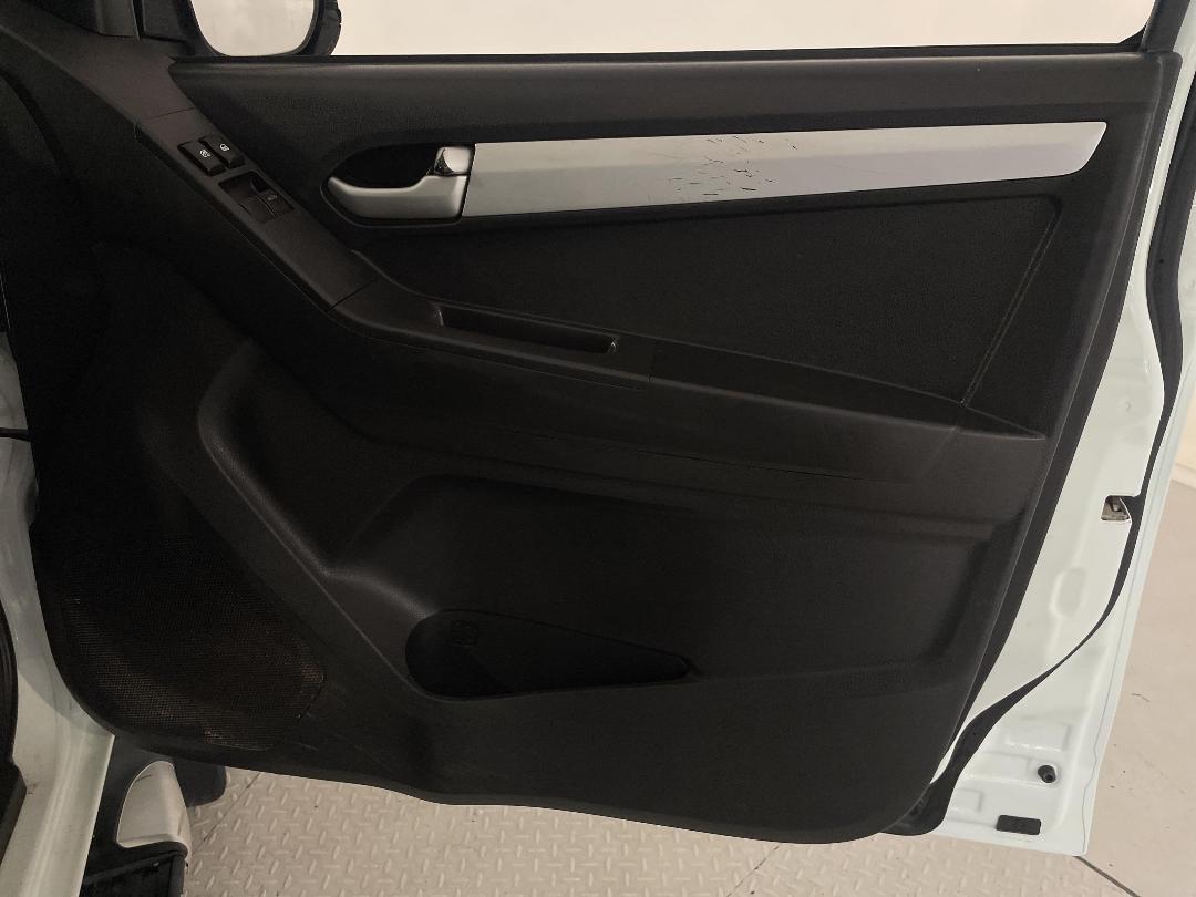 Photo '15' of Isuzu D-MAX Photo '15' of Isuzu D-MAX