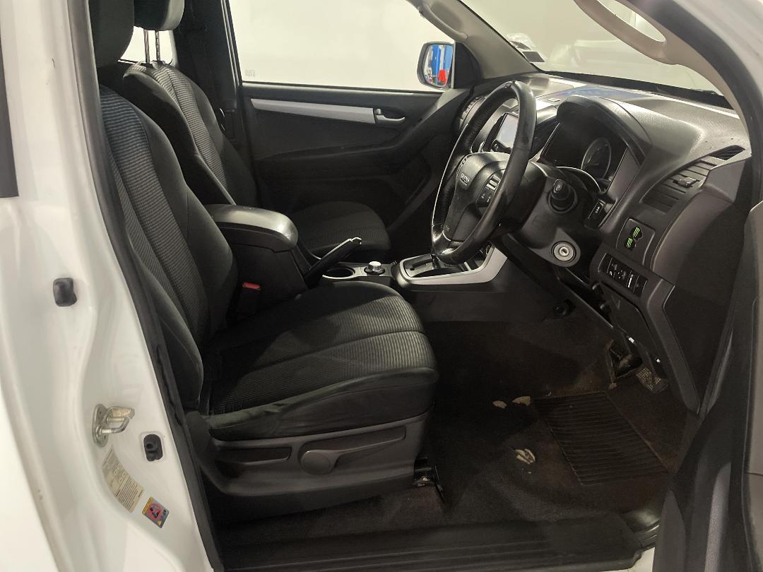 Photo '16' of Isuzu D-MAX Photo '16' of Isuzu D-MAX