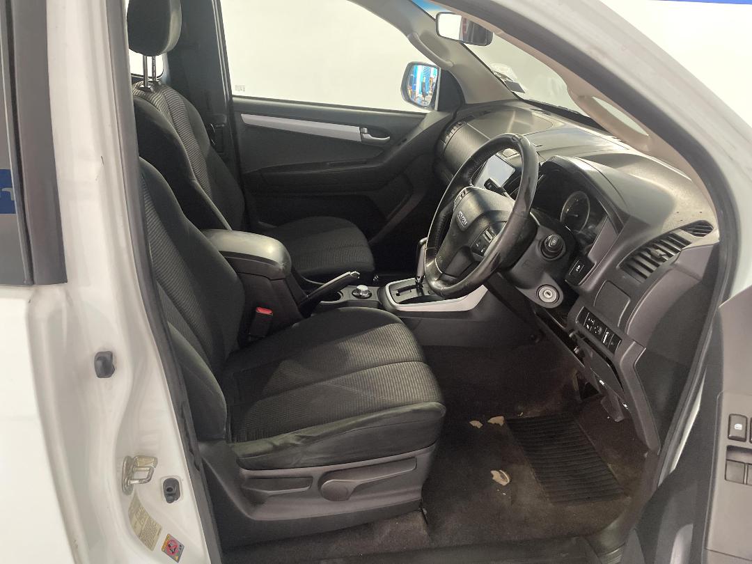 Photo '16' of Isuzu D-MAX Photo '16' of Isuzu D-MAX