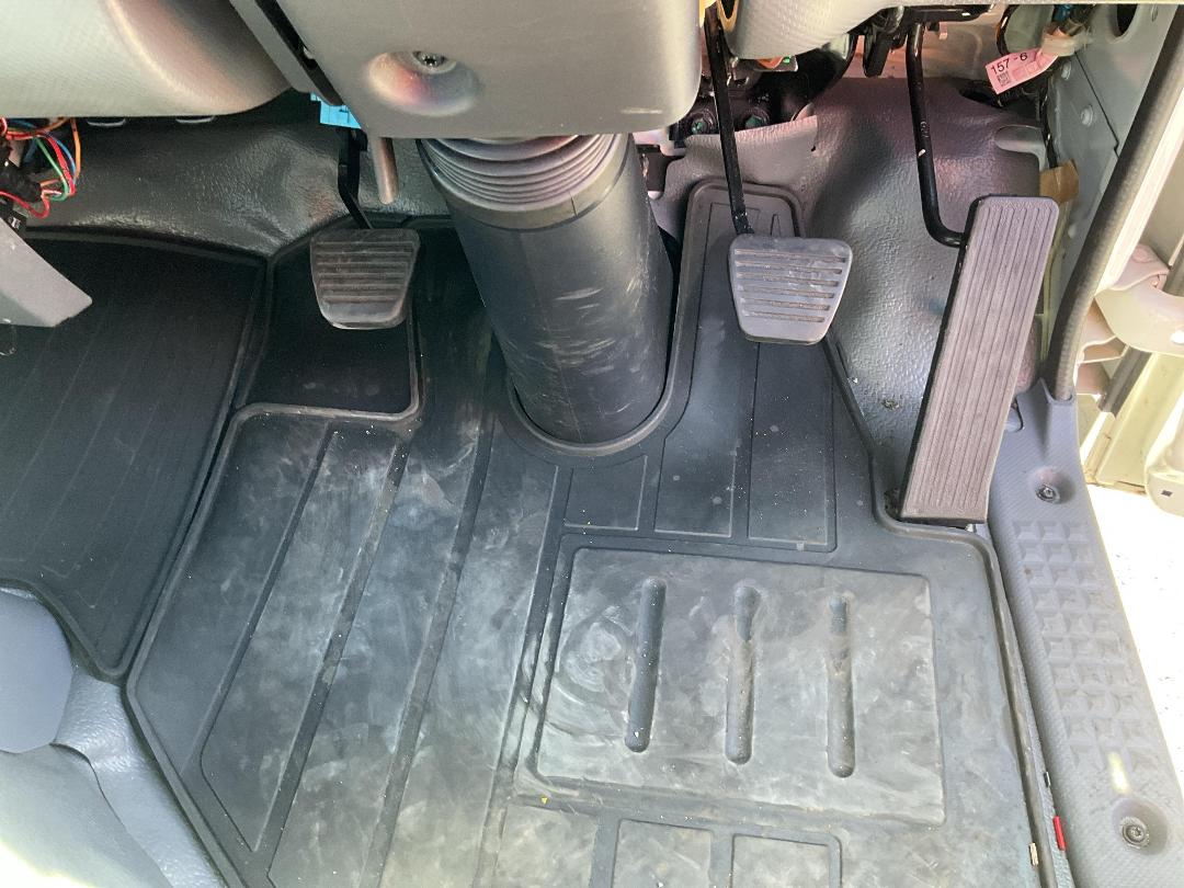 Photo '14' of Isuzu ELF Flat Deck Crane