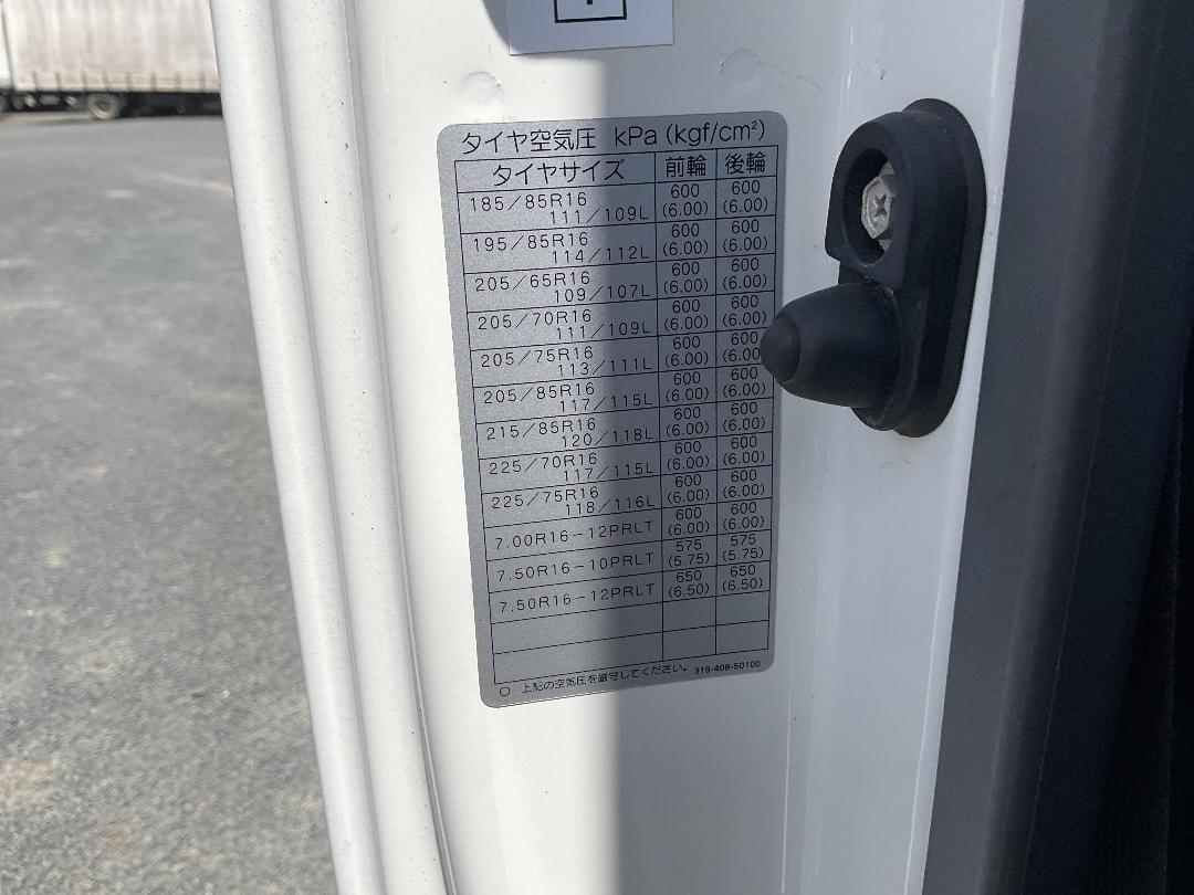 Photo '40' of Isuzu ELF Flat Deck Crane