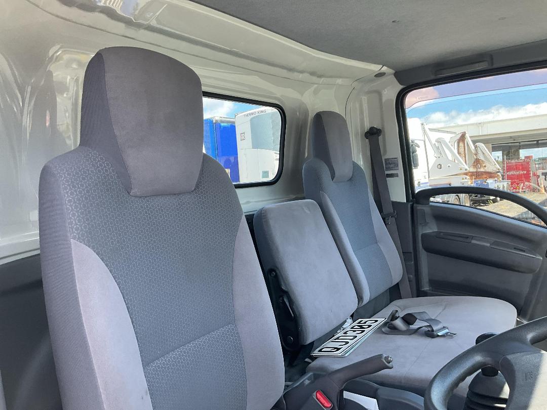 Photo '19' of Isuzu ELF Flat Deck Crane