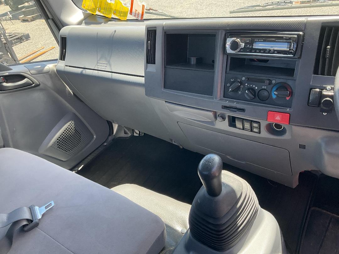 Photo '17' of Isuzu ELF Flat Deck Crane