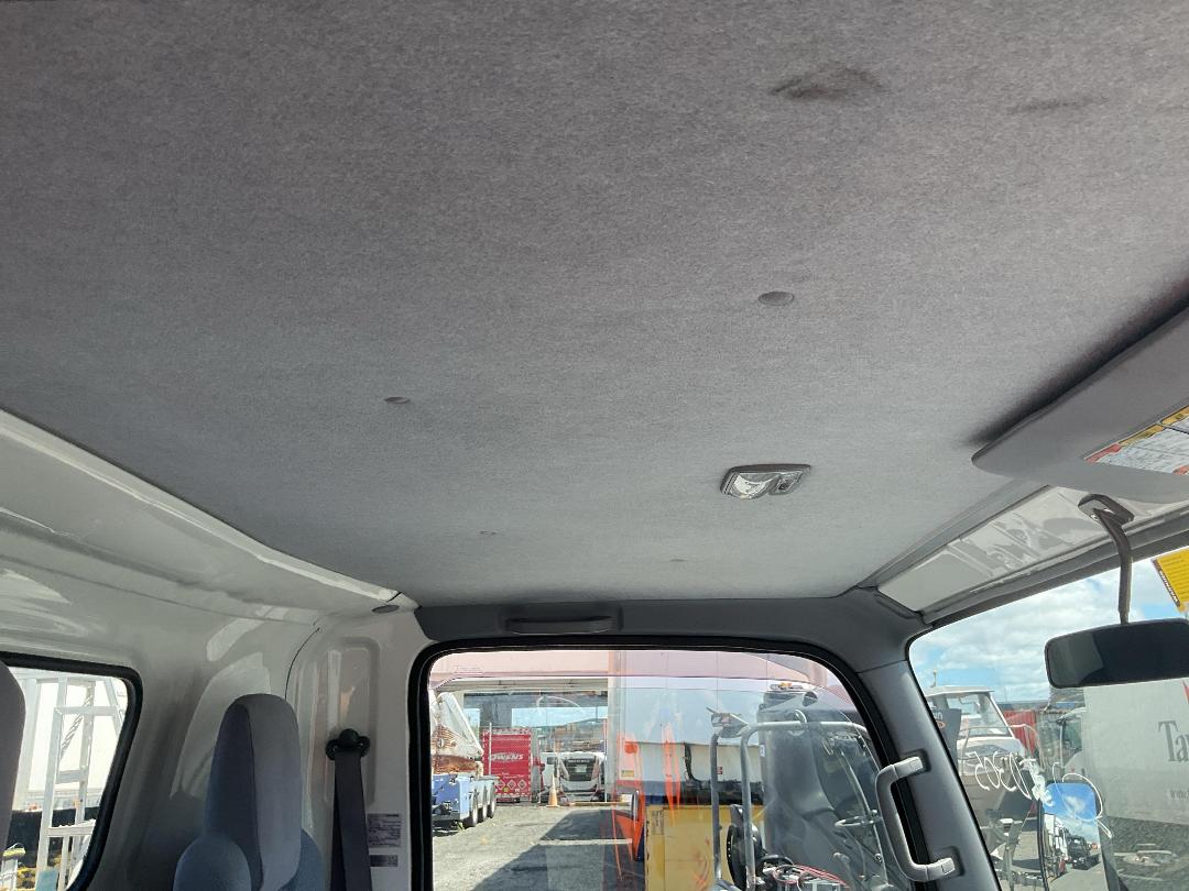 Photo '18' of Isuzu ELF Flat Deck Crane