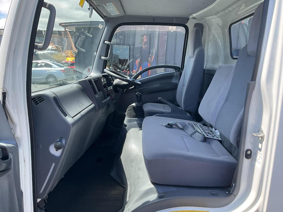 Photo '21' of Isuzu ELF Flat Deck Crane