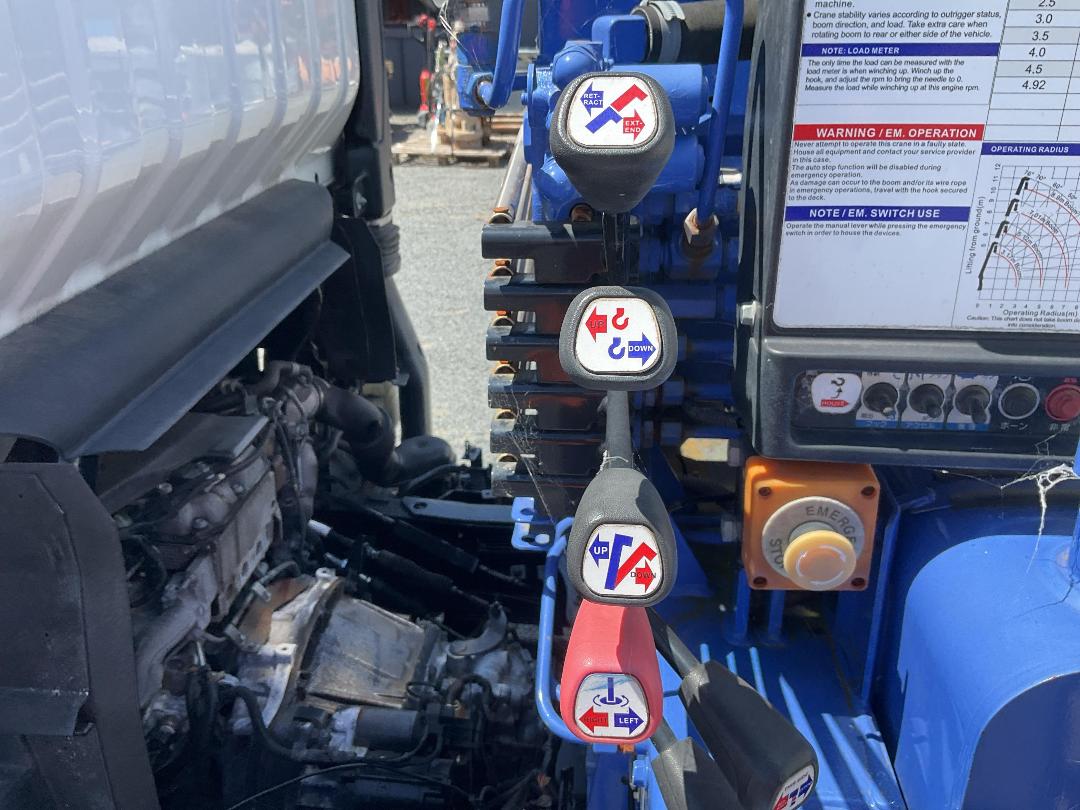 Photo '29' of Isuzu ELF Flat Deck Crane