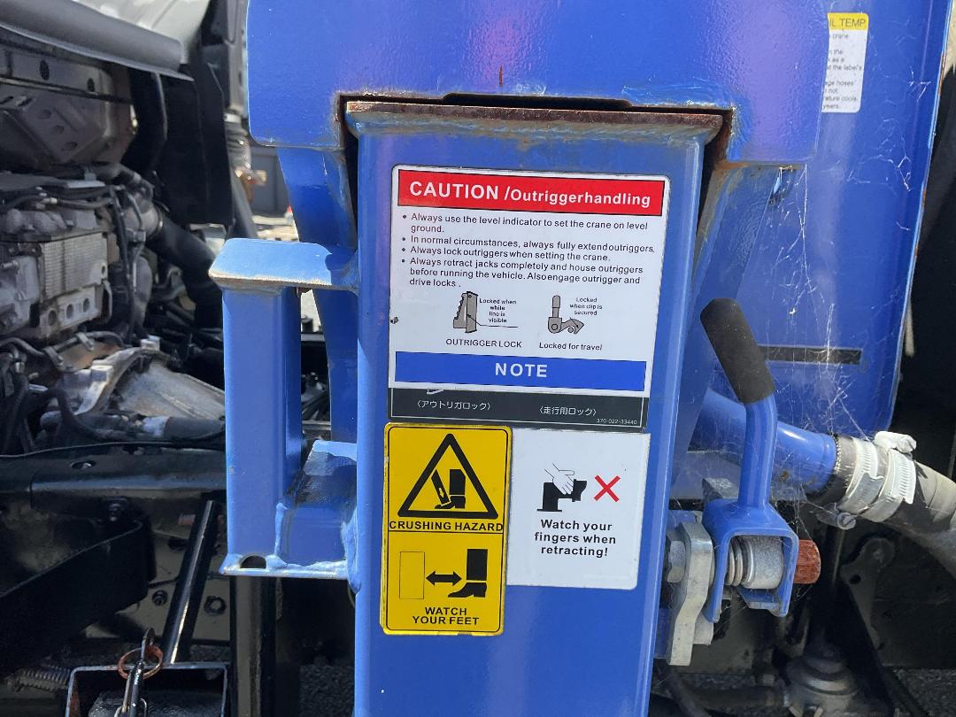 Photo '30' of Isuzu ELF Flat Deck Crane