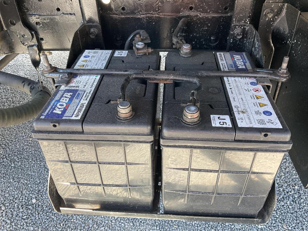 Photo '24' of Isuzu ELF Flat Deck Crane