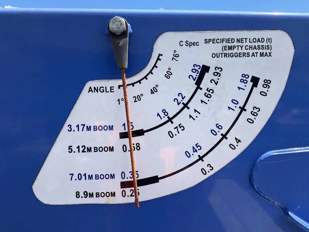 Photo '38' of Isuzu ELF Flat Deck Crane