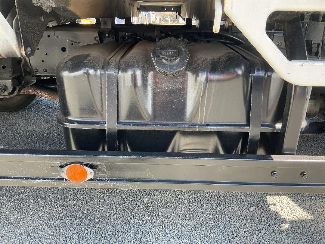 Photo '26' of Isuzu ELF Flat Deck Crane