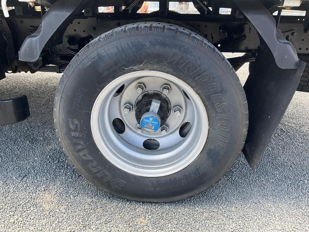 Photo '43' of Isuzu ELF Flat Deck Crane