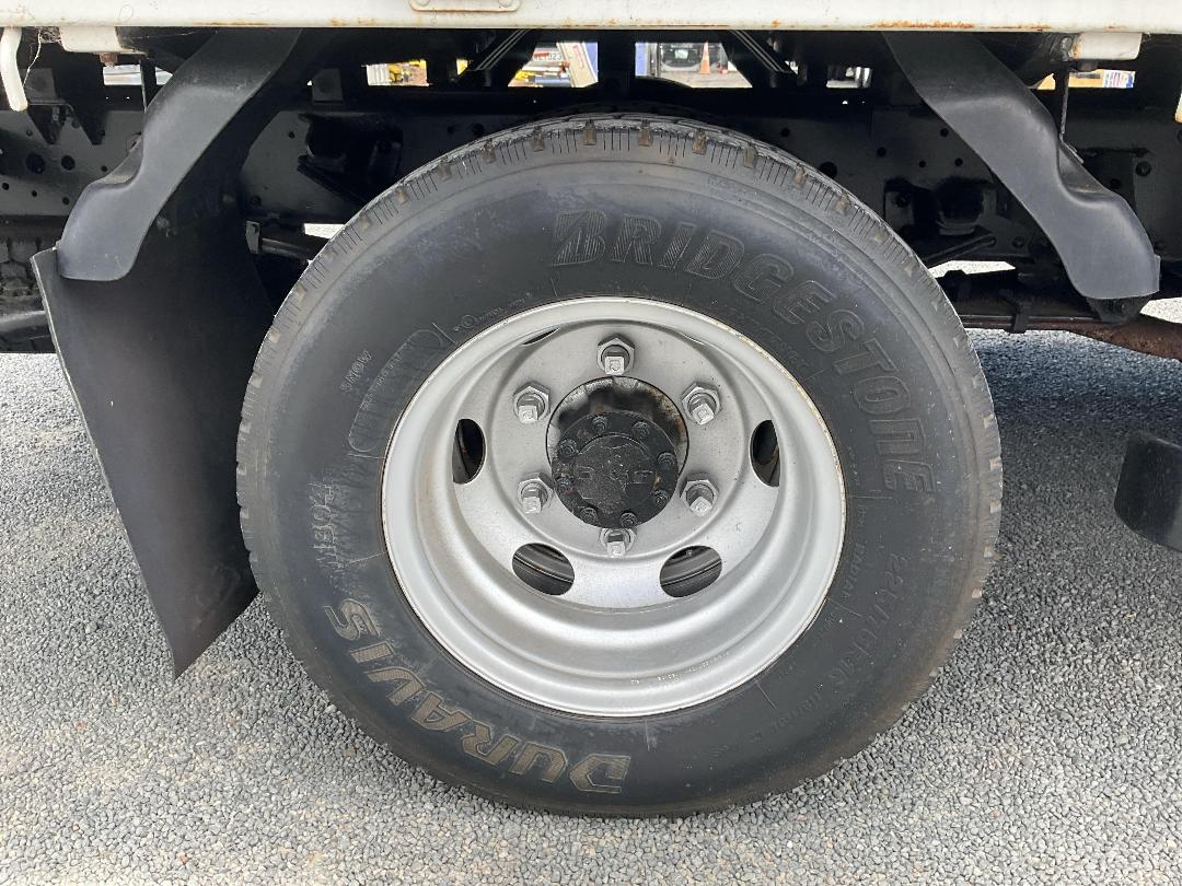 Photo '45' of Isuzu ELF Flat Deck Crane