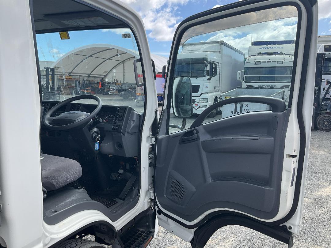 Photo '11' of Isuzu ELF Chiller