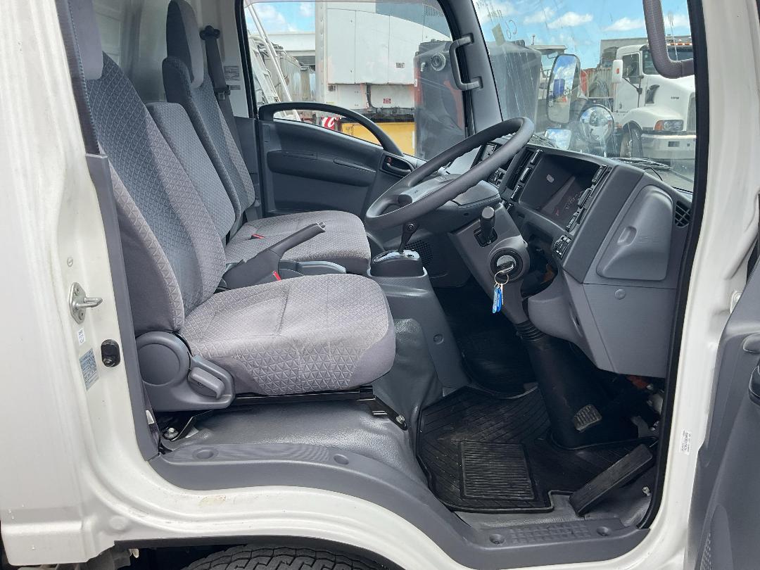 Photo '12' of Isuzu ELF Chiller