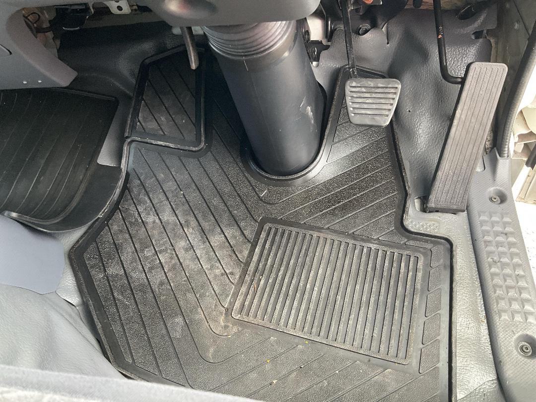 Photo '16' of Isuzu ELF Chiller