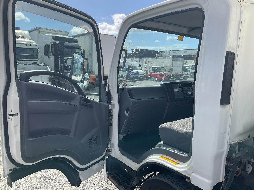 Photo '20' of Isuzu ELF Chiller