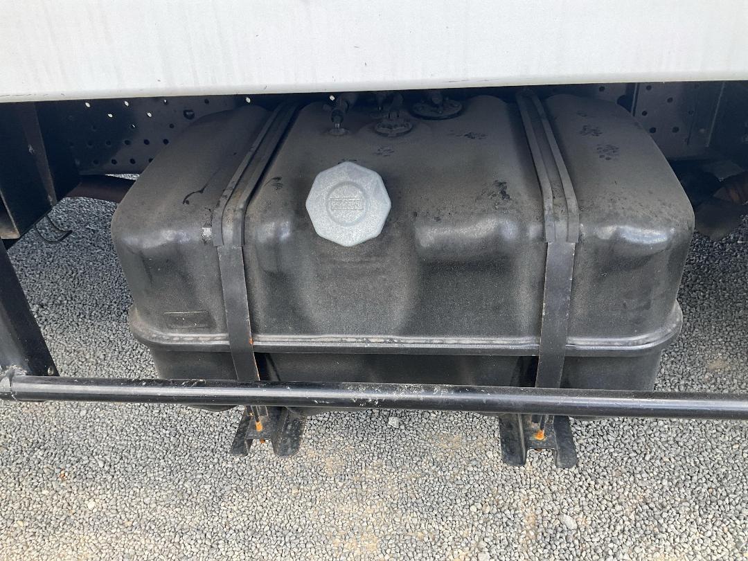 Photo '32' of Isuzu ELF Chiller