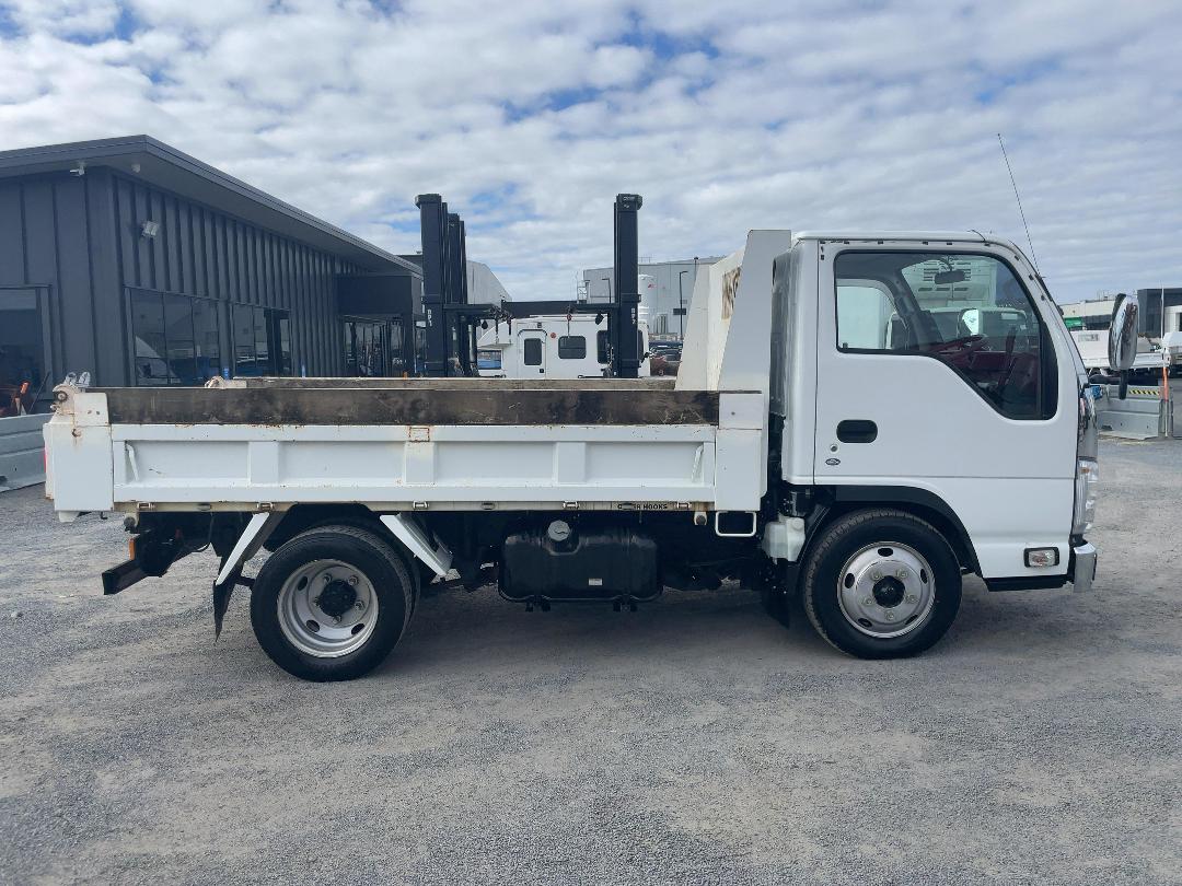 Photo '3' of Isuzu ELF 4X2 FLATDECK Tipper