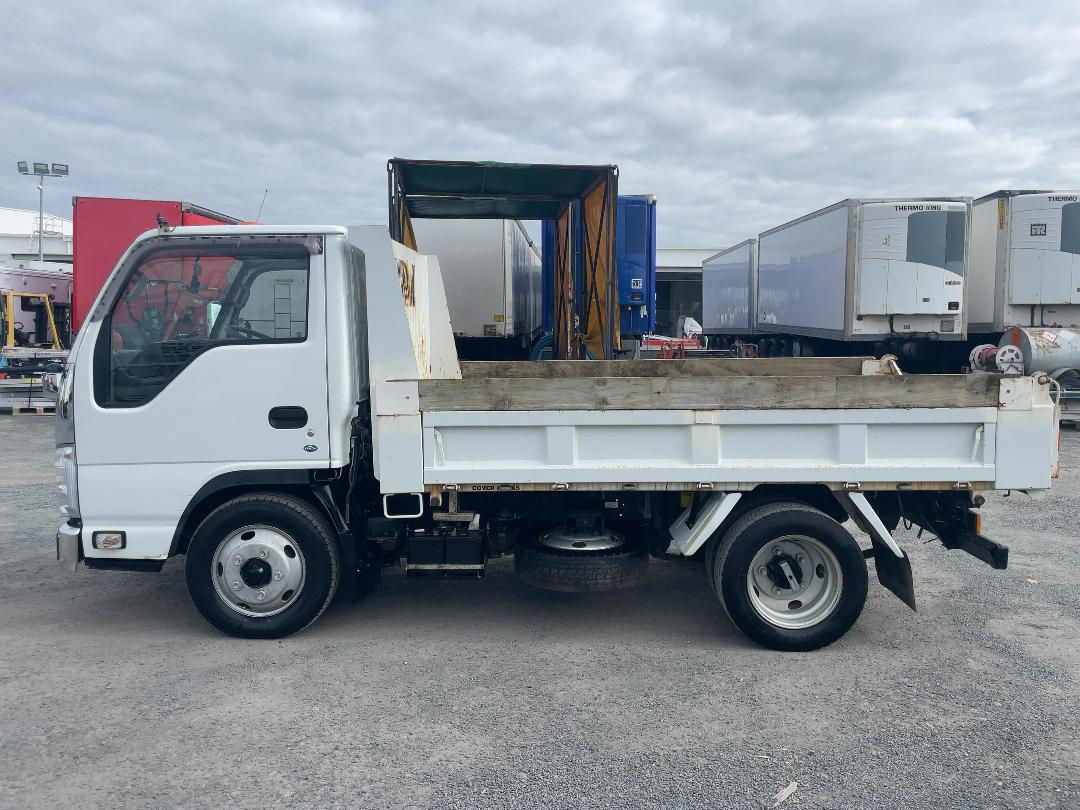 Photo '7' of Isuzu ELF 4X2 FLATDECK Tipper