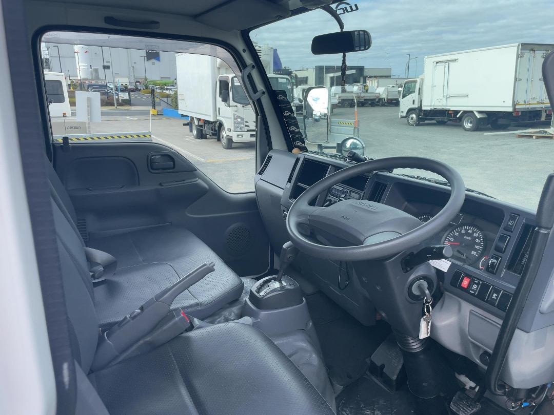 Photo '11' of Isuzu ELF 4X2 FLATDECK Tipper