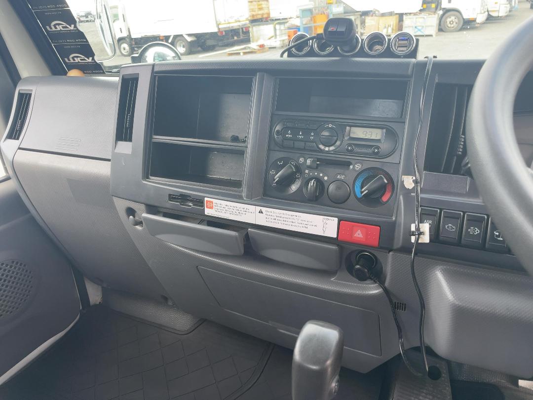 Photo '13' of Isuzu ELF 4X2 FLATDECK Tipper