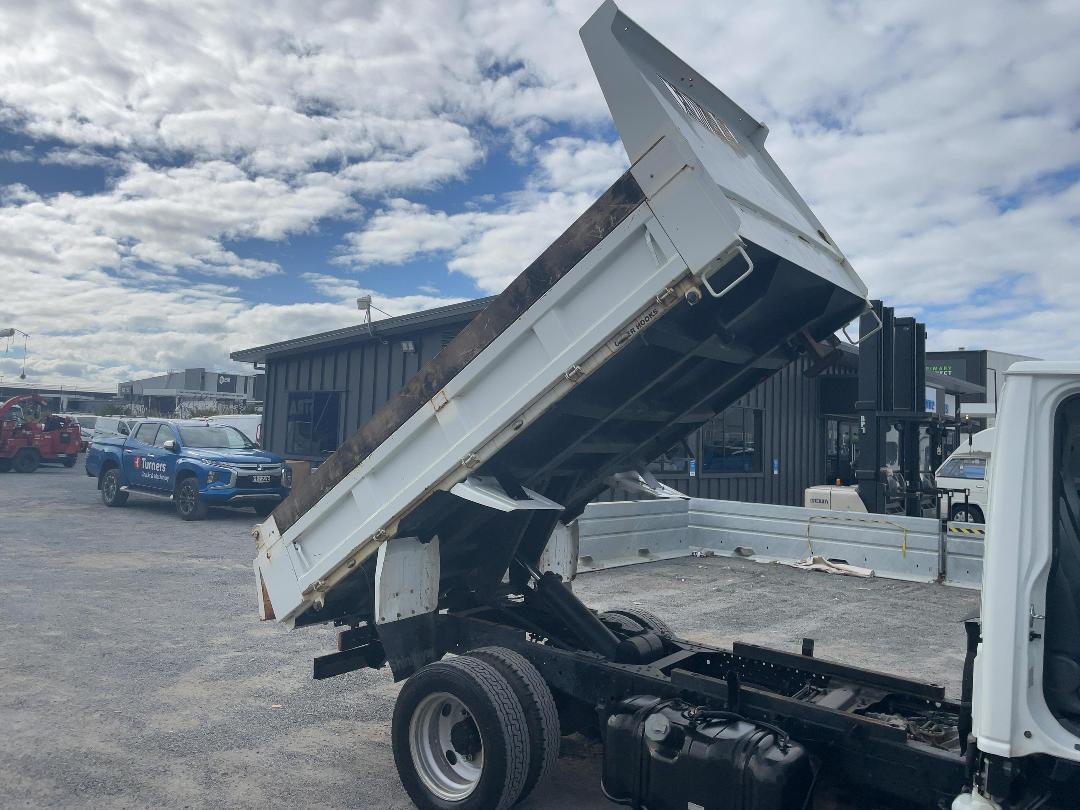 Photo '16' of Isuzu ELF 4X2 FLATDECK Tipper