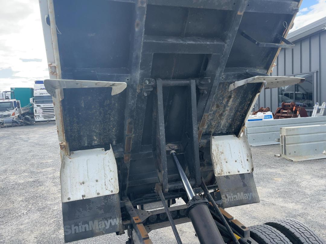 Photo '21' of Isuzu ELF 4X2 FLATDECK Tipper