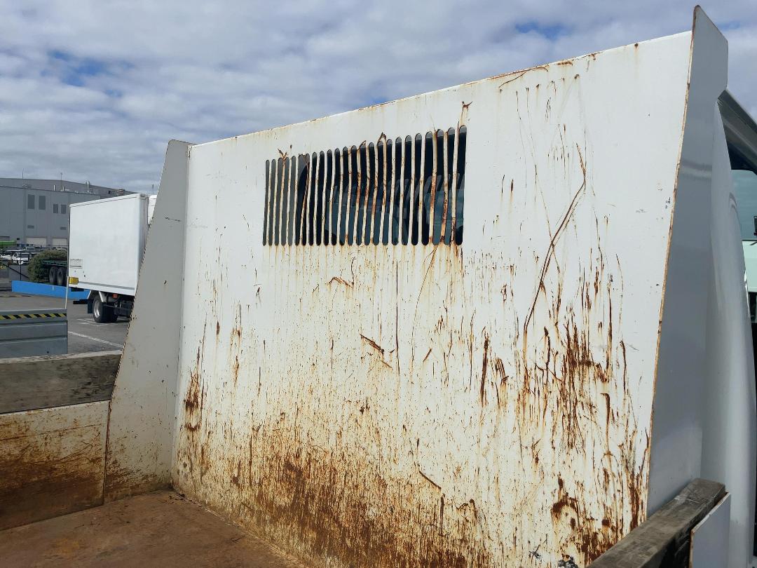 Photo '27' of Isuzu ELF 4X2 FLATDECK Tipper