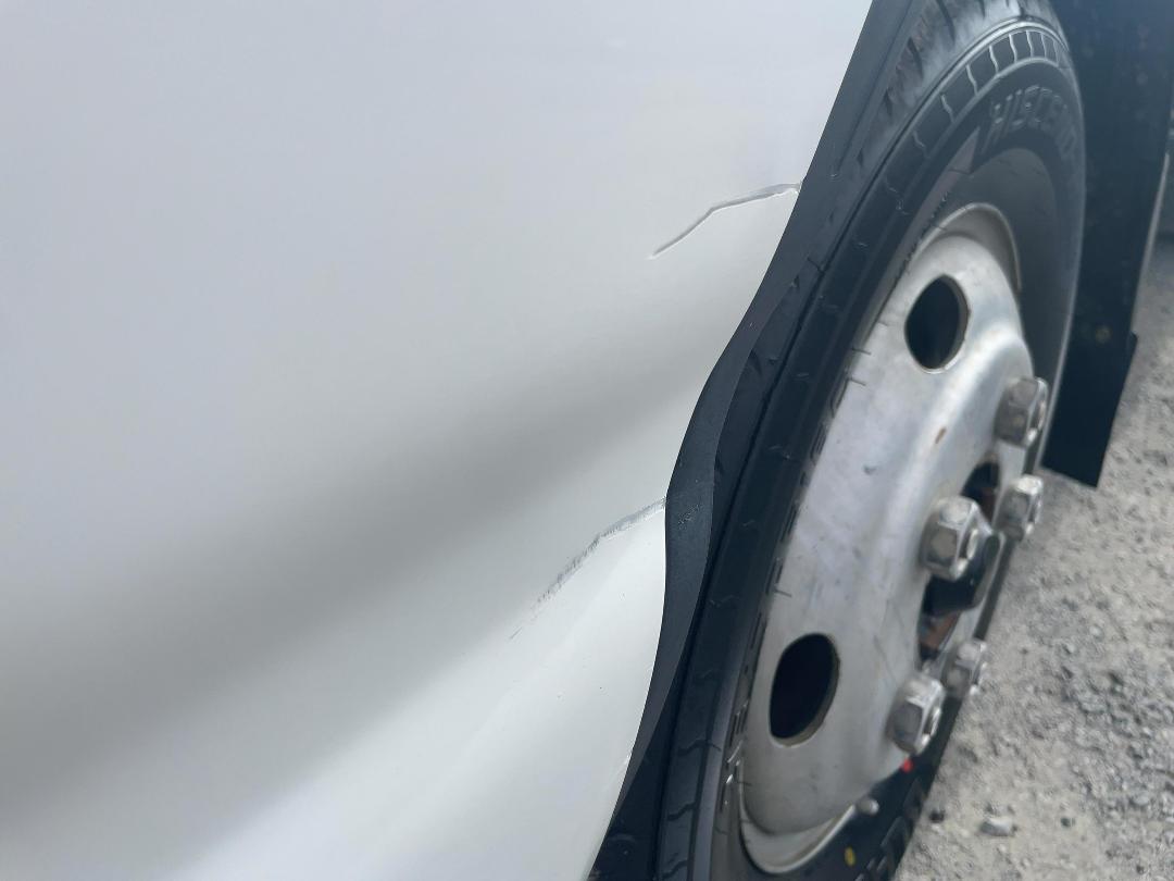 Photo '30' of Isuzu ELF 4X2 FLATDECK Tipper