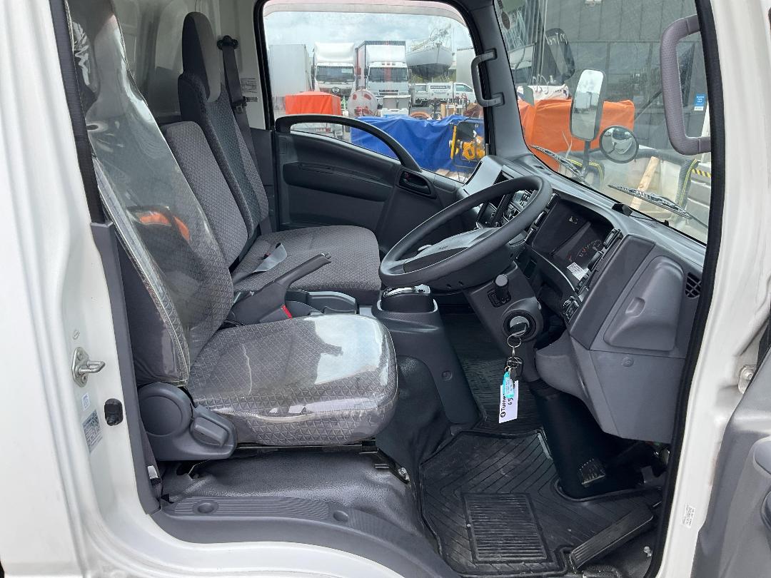 Photo '12' of Isuzu ELF Chiller Photo '12' of Isuzu ELF Chiller