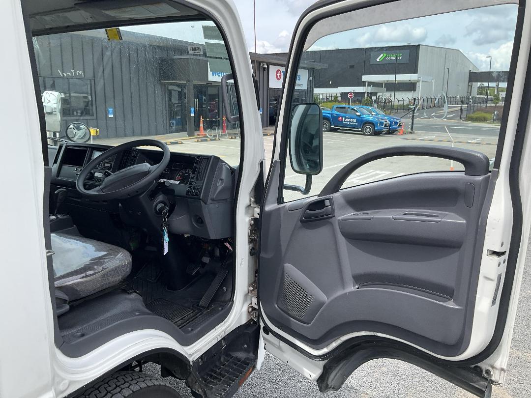 Photo '11' of Isuzu ELF Chiller Photo '11' of Isuzu ELF Chiller