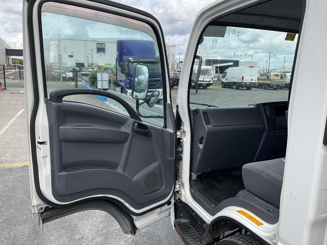 Photo '19' of Isuzu ELF Chiller Photo '19' of Isuzu ELF Chiller