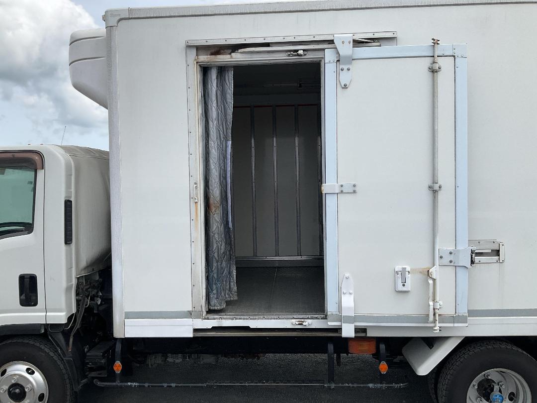 Photo '23' of Isuzu ELF Chiller Photo '23' of Isuzu ELF Chiller