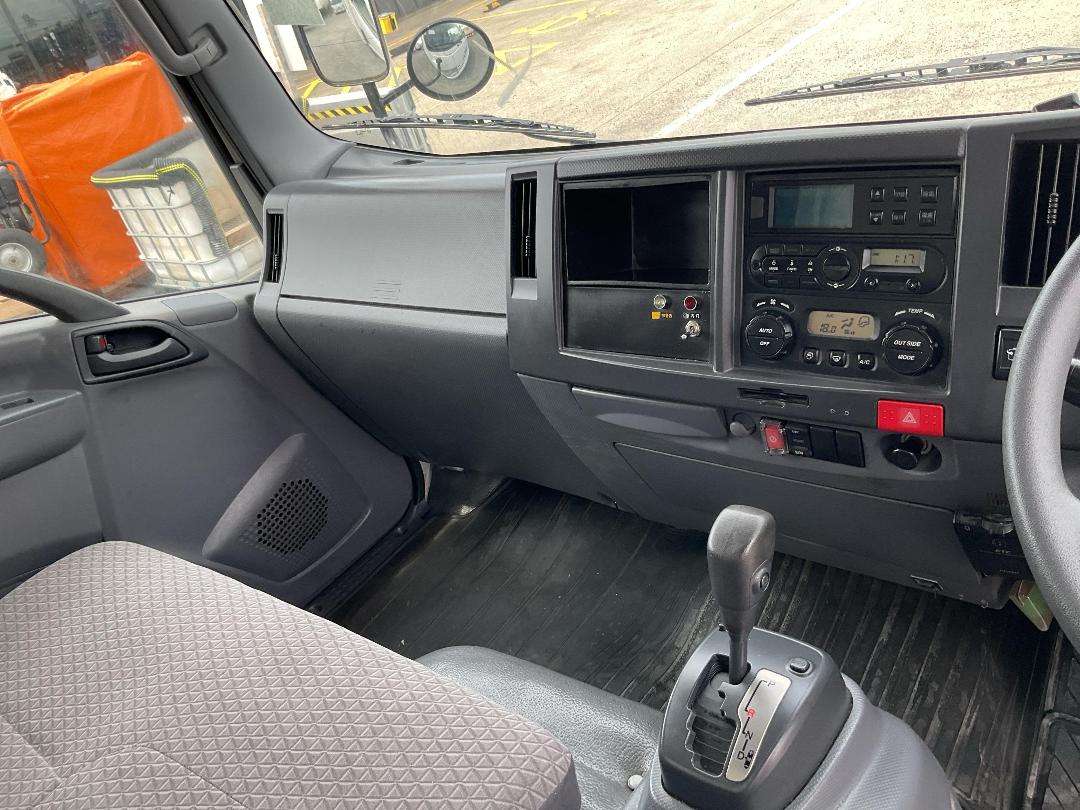 Photo '17' of Isuzu ELF Chiller Photo '17' of Isuzu ELF Chiller