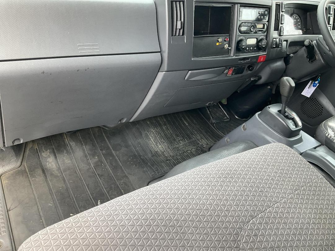 Photo '22' of Isuzu ELF Chiller Photo '22' of Isuzu ELF Chiller