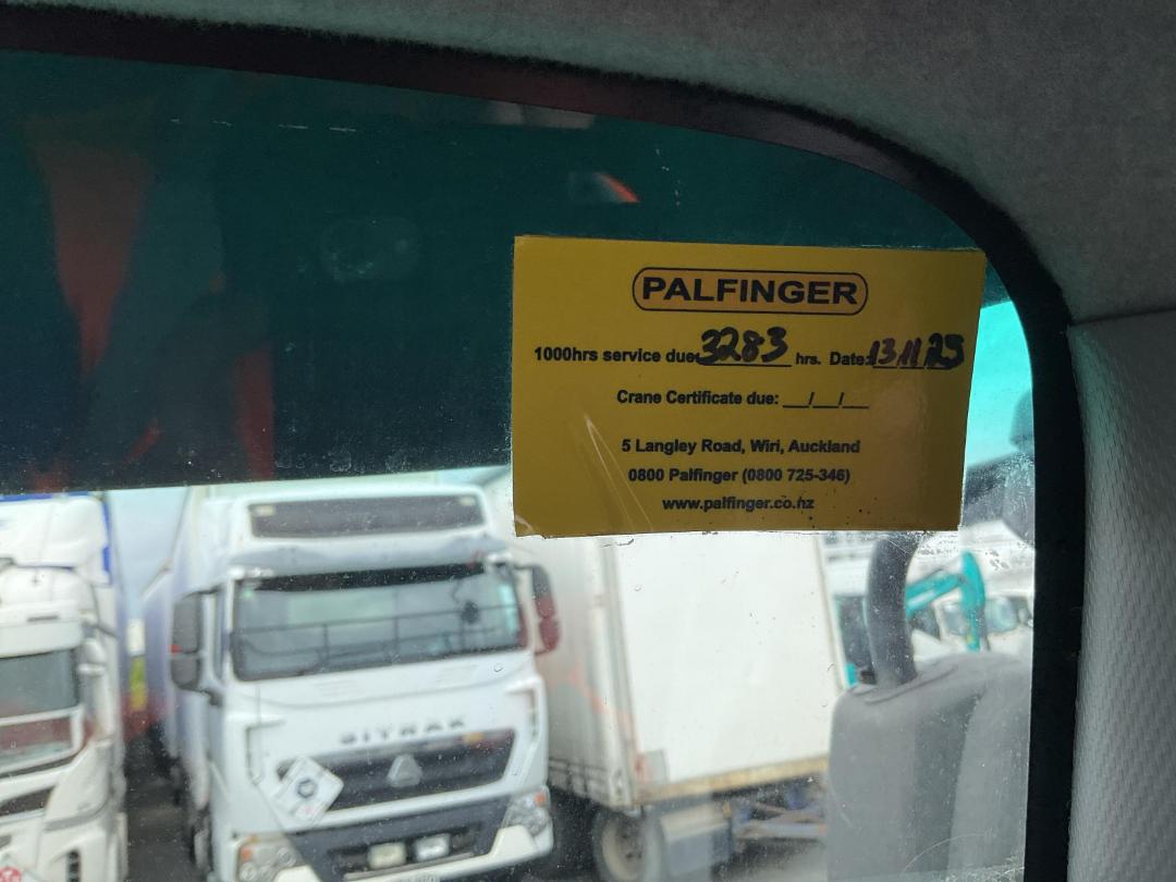 Photo '35' of Isuzu F Series FVZ1400M Flat Deck Crane