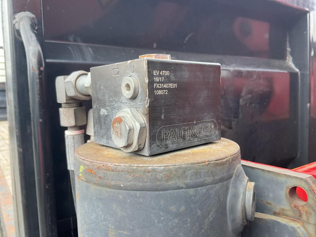 Photo '27' of Isuzu F Series FVZ1400M Flat Deck Crane