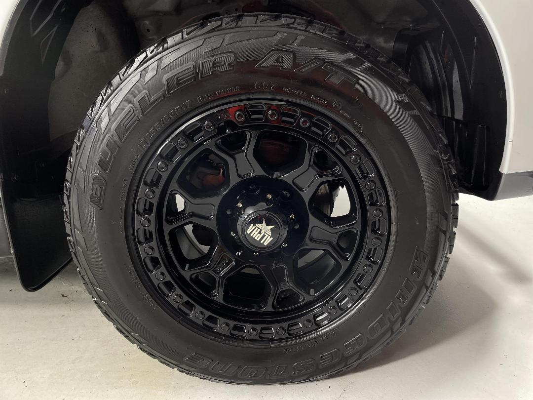 Photo '9' of Isuzu MU-X