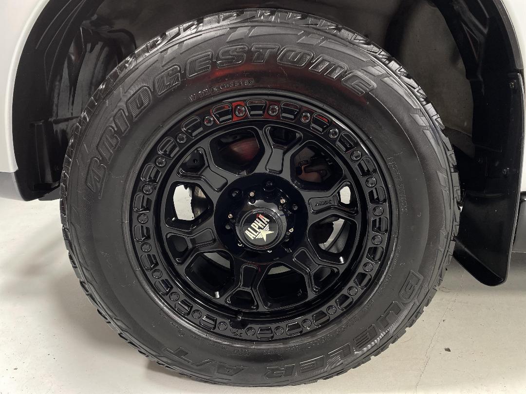 Photo '10' of Isuzu MU-X