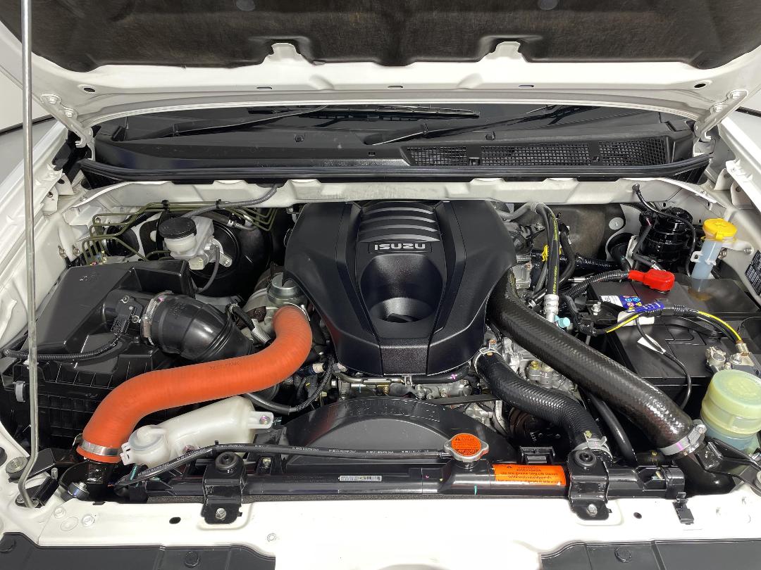 Photo '13' of Isuzu MU-X