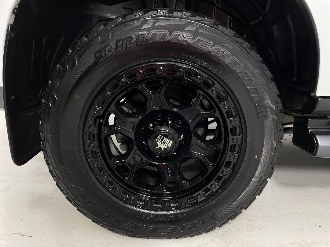 Photo '12' of Isuzu MU-X