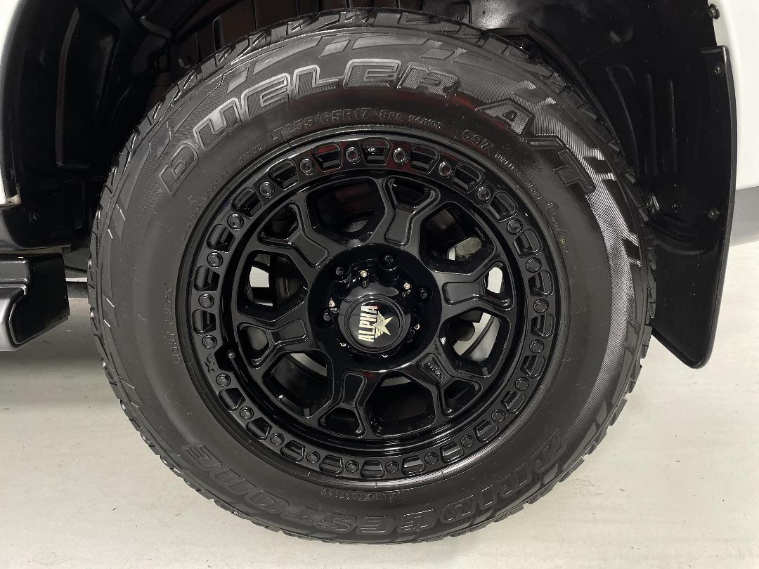 Photo '11' of Isuzu MU-X