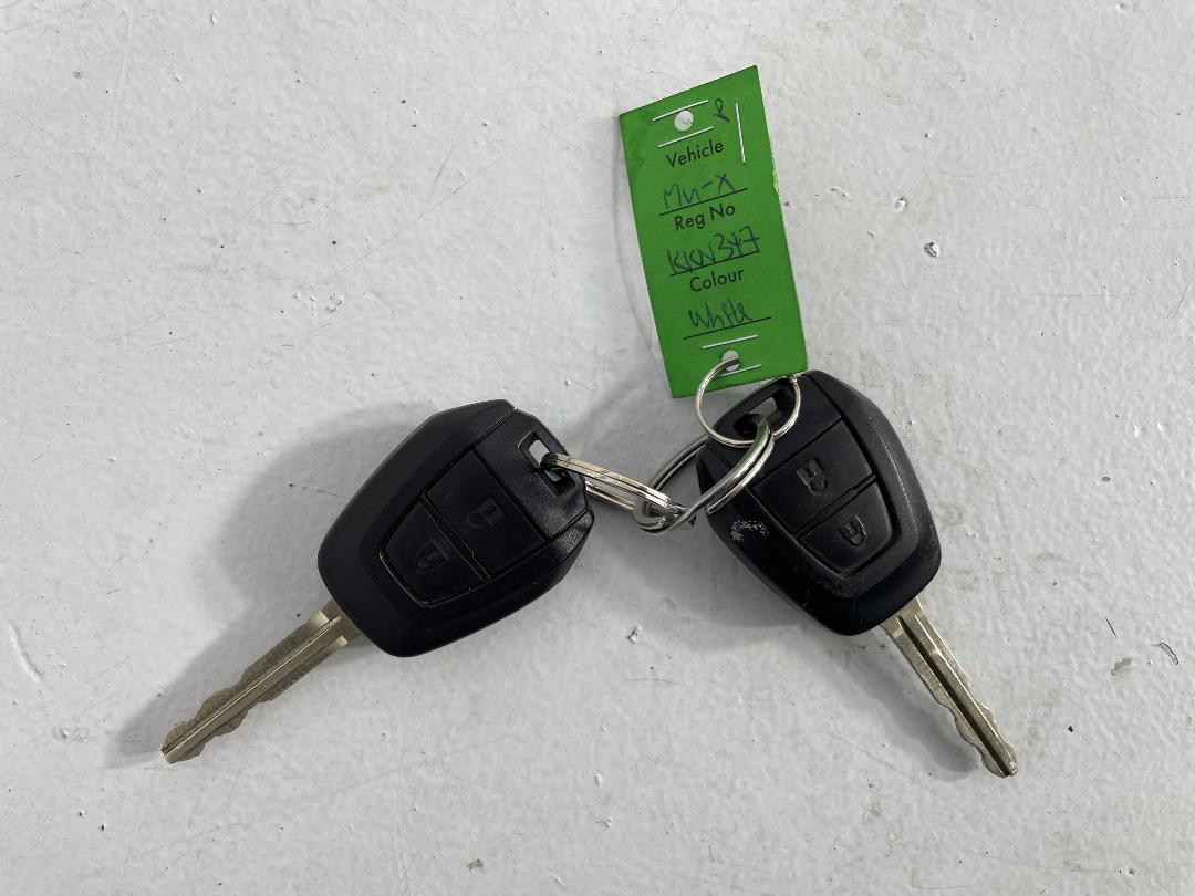 Photo '22' of Isuzu MU-X