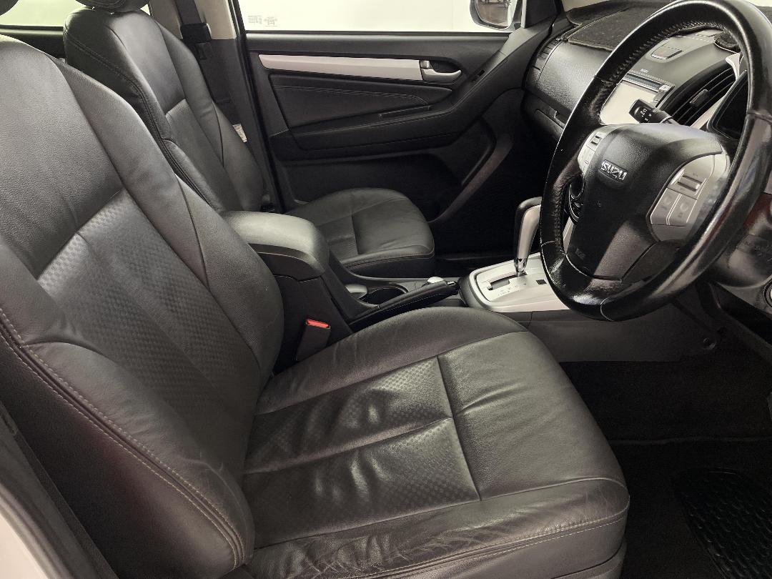 Photo '16' of Isuzu MU-X