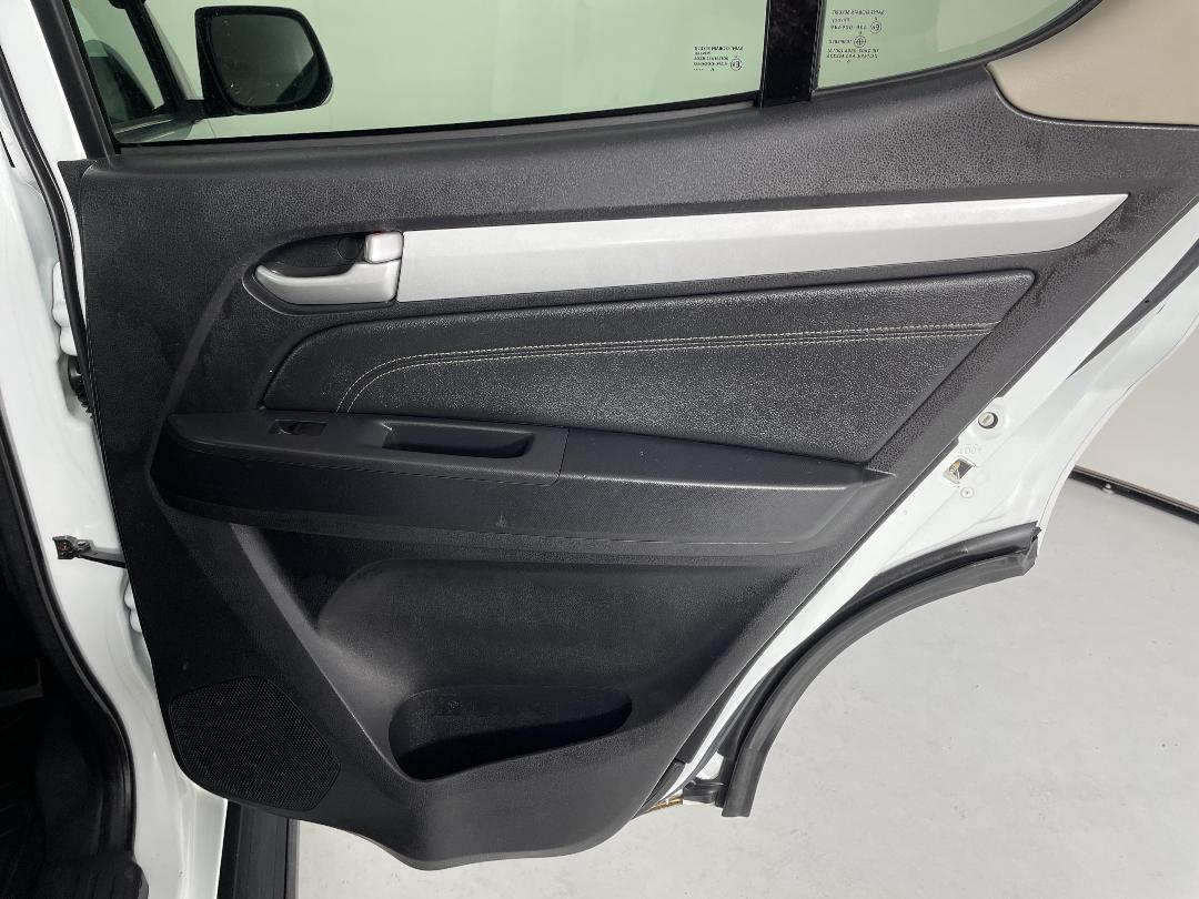 Photo '19' of Isuzu MU-X