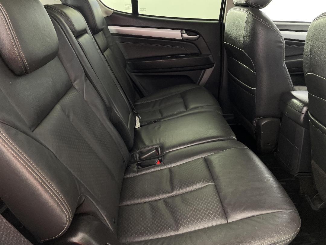 Photo '20' of Isuzu MU-X